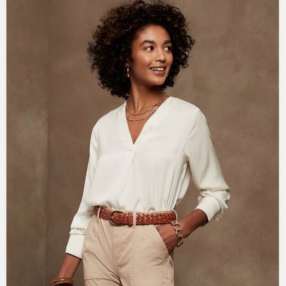 NWT Banana Republic Drapey V-Neck Cream Long Sleeve Blouse Size Large